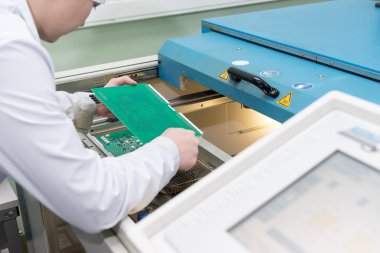 Yüksek teknoloji Fabrikası'nda elektronik komponentleri üretim