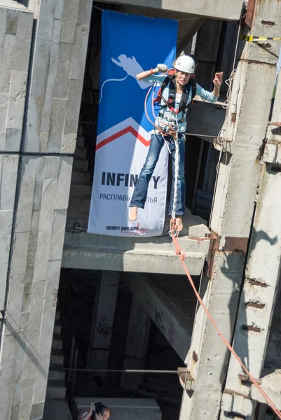 Sporty ekstremalne Ropejumping — Zdjęcie stockowe