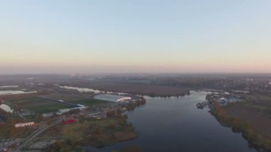 Moskova şehir manzarası havadan görünümü alacakaranlıkta günbatımı
