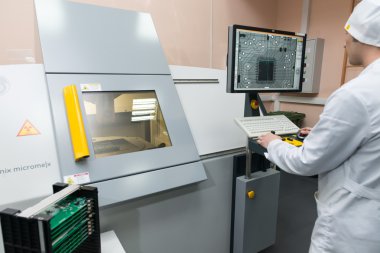 Yüksek teknoloji Fabrikası'nda elektronik komponentleri üretim