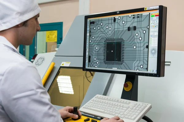 Production of electronic components  at high-tech factory — Stock Photo, Image