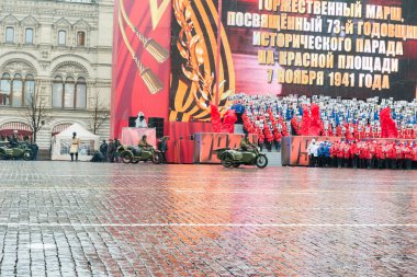 Kızıl Meydan Moskova'da geçit