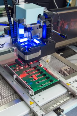Yüksek teknoloji Fabrikası'nda elektronik komponentleri üretim
