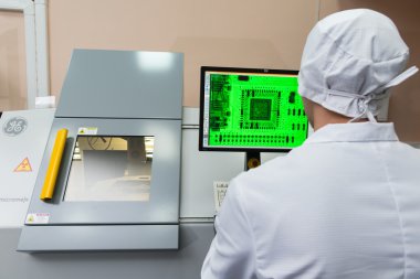 Yüksek teknoloji Fabrikası'nda elektronik komponentleri üretim