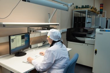 Yüksek teknoloji Fabrikası'nda elektronik komponentleri üretim