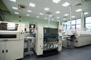 Yüksek teknoloji Fabrikası'nda elektronik komponentleri üretim