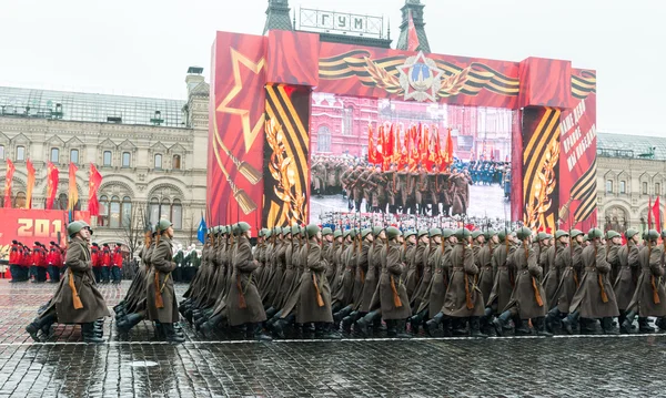Parade auf dem Roten Platz in Moskau — Stockfoto