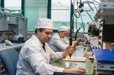 Yüksek teknoloji Fabrikası'nda elektronik komponentleri üretim
