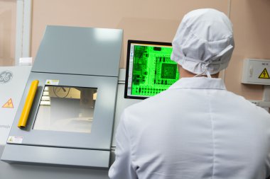 Yüksek teknoloji Fabrikası'nda elektronik komponentleri üretim