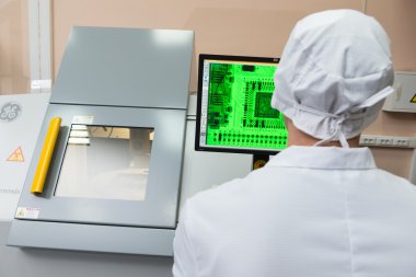 Yüksek teknoloji Fabrikası'nda elektronik komponentleri üretim