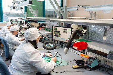 Yüksek teknoloji Fabrikası'nda elektronik komponentleri üretim