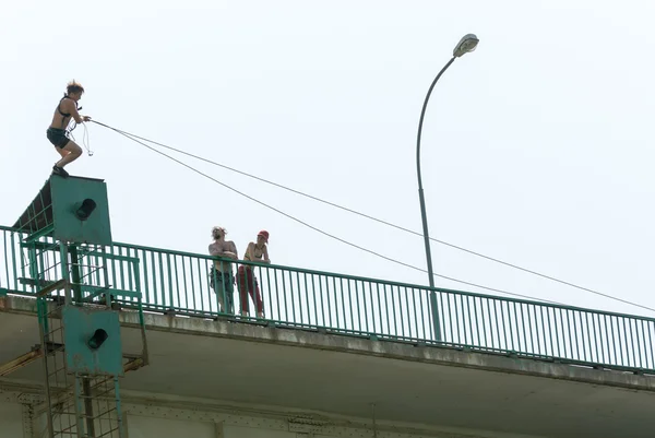 Extremo ropejumping escena — Foto de Stock