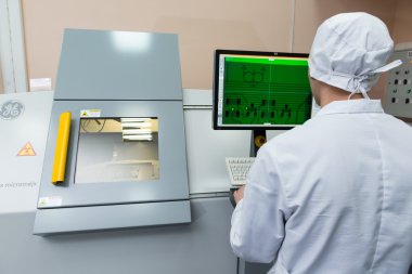 Yüksek teknoloji Fabrikası'nda elektronik komponentleri üretim