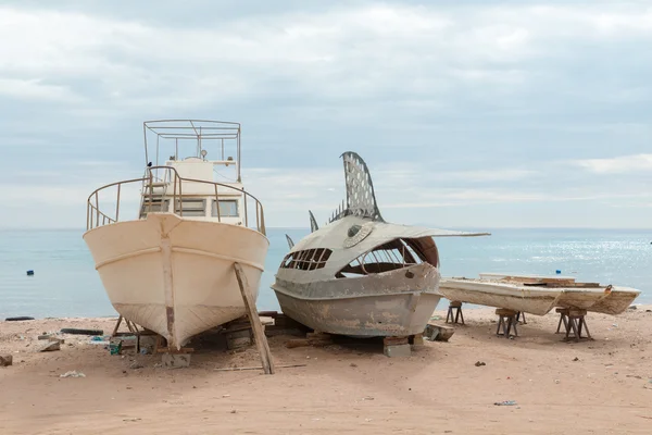 Barcos de pesca desertos — Fotografia de Stock