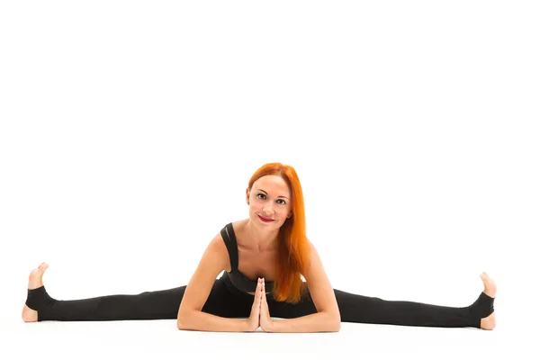 Sportig ung kvinna gör yoga asana — Stockfoto