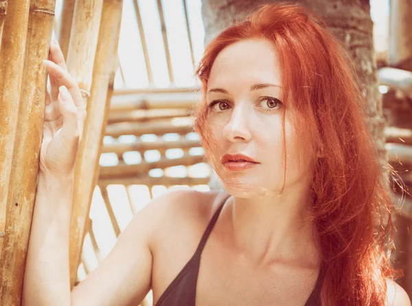 Beautiful young woman at the beach — Stock Photo, Image