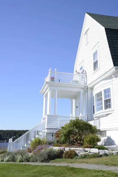 Typical Maine coastal home — Stock Photo, Image