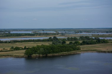 Göl üzerinde havadan görünümü