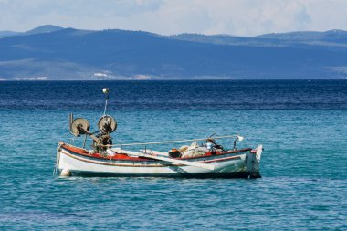 bir limanda balıkçı tekneleri