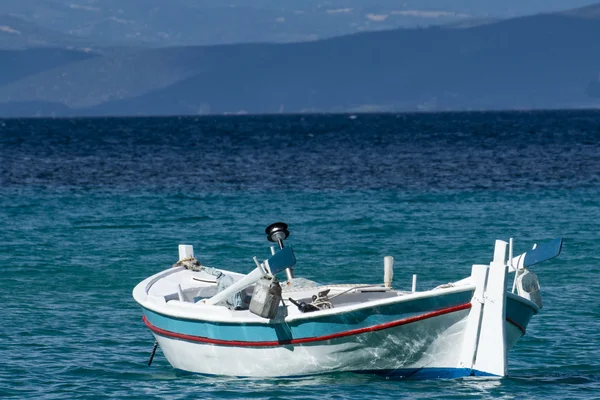 Bateaux de pêche dans un port — Photo