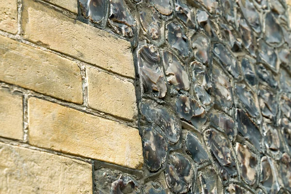 Flint y pared de ladrillo en el viejo edificio Sussex — Foto de Stock