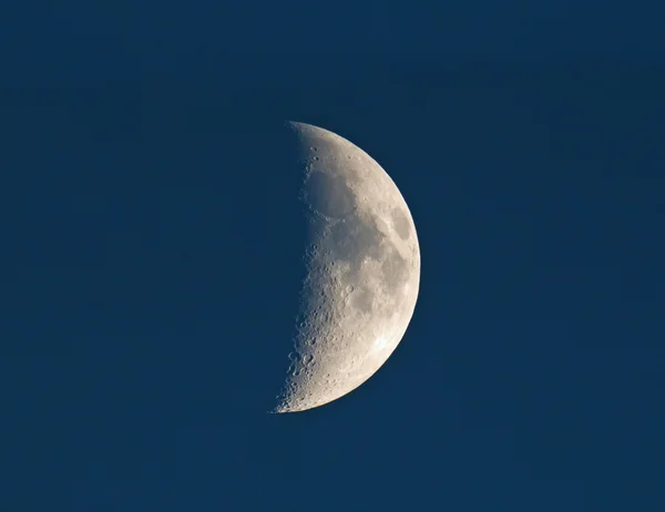 Cera Gibbous Moon em agosto — Fotografia de Stock