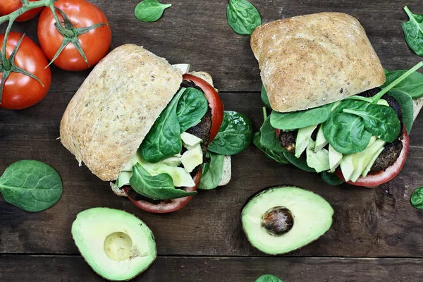 Vegan mantar ve avokado Burger — Stok fotoğraf