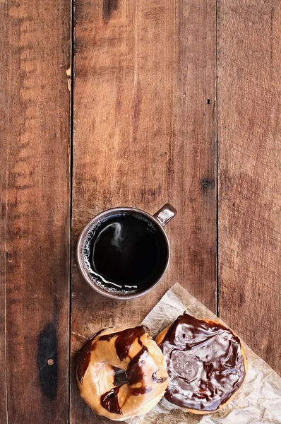 Leckere Donuts und Kaffee — Stockfoto