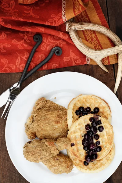 Fried Chicken and Fresh Waffles — Stock Photo, Image