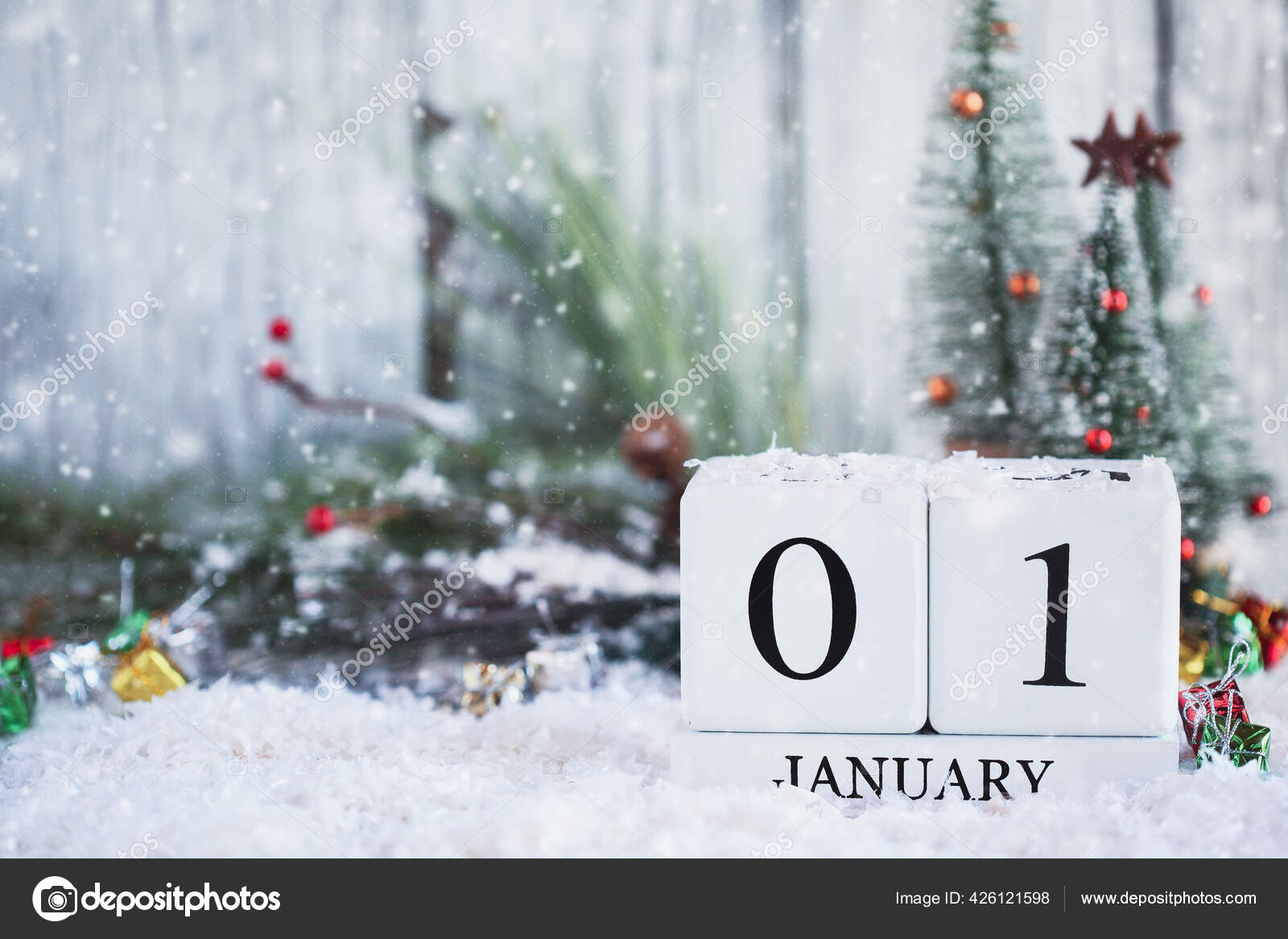 白色木日历日期为1月1日圣诞装饰为雪背景模糊的选择性重点 图库照片 C Stephaniefrey 白色木日历日期为1月1日圣诞装饰为雪背景模糊的选择性重点 图库照片 C Stephaniefrey
