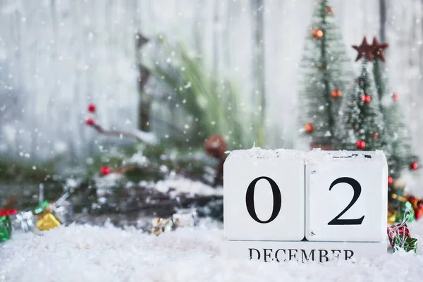 Witte Houten Kalenderblokken Met Datum December Kerstversieringen Met Sneeuw Selectieve — Stockfoto