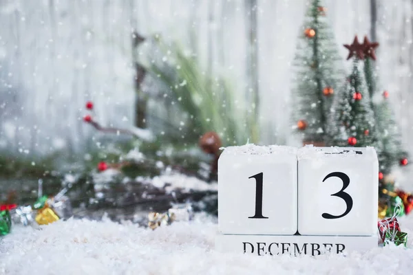 Bloques Calendario Madera Blanca Con Fecha Diciembre Decoraciones Navideñas Con —  Fotos de Stock