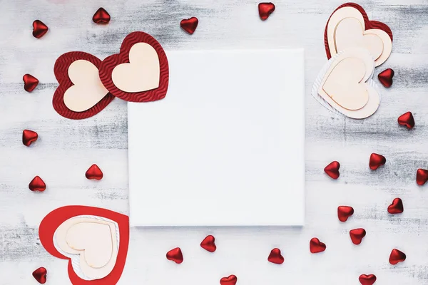 Valentýn Karta Prázdné Plátno Různými Srdci Přes Dřevěné Pozadí Kopírovat — Stock fotografie