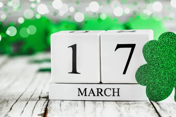 Happy Patrick Day Kalenderblöcke Aus Weißem Holz Mit Dem Datum — Stockfoto