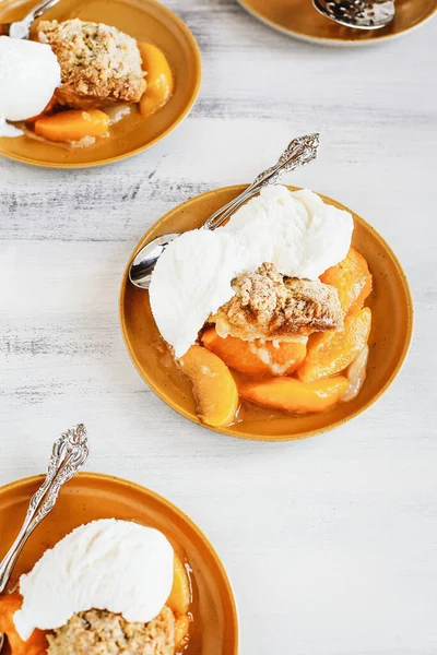 Freshly Baked Servings Drop Biscuit Peach Cobbler Ice Cream Shot — Stock Photo, Image