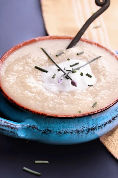 Sopa de batata e alho-poró com cebolinha — Fotografia de Stock