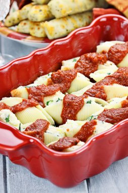 Ricotta ve Parmesan peynir doldurulmuş