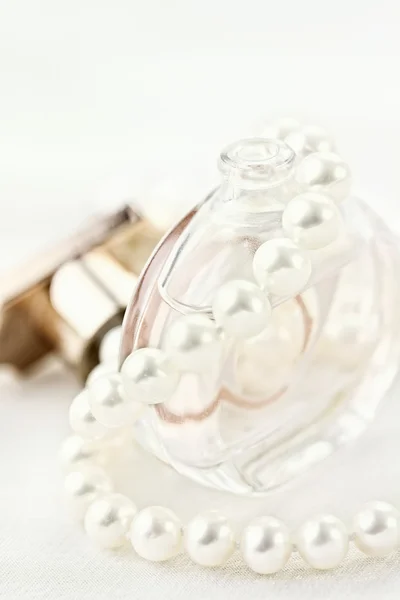 Pearls and Perfume — Stock Photo, Image