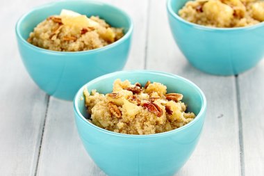 Quinoa ile fındık ve elma
