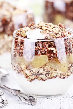 Lezzetli kırmızı Quinoa parfe