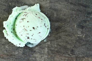 Çikolatalı nane dondurma kaşık