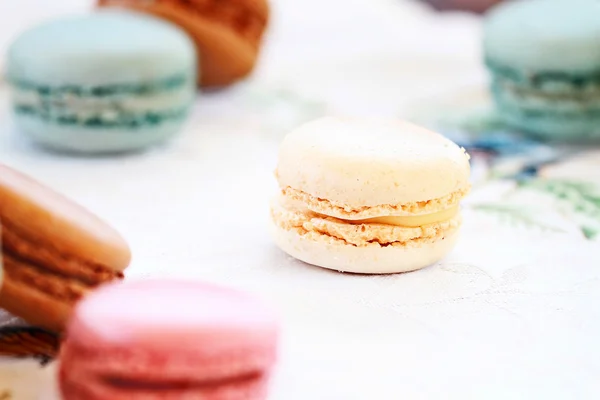 Pyszne rozproszone Macarons — Zdjęcie stockowe