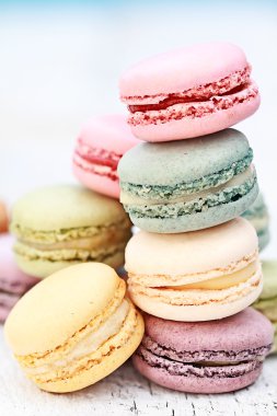Pastel renkli Macarons yığılmış