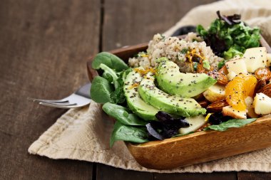 Avokado ve Quinoa salata Chia tohum