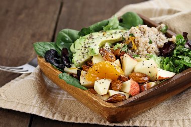 Quinoa salata ve meyve