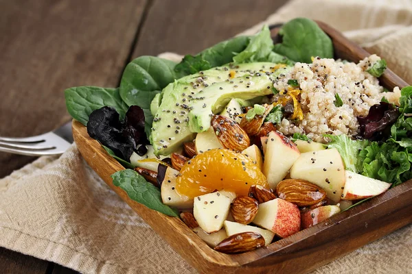 Quinoa e salada de frutas — Fotografia de Stock