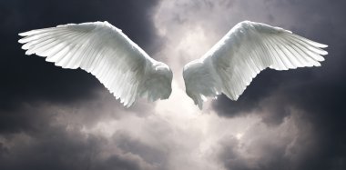 Angel wings ile fırtınalı gökyüzü arka plan