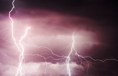 getirerek thunder, Lightning'ler ve fırtına ağır bulutlar