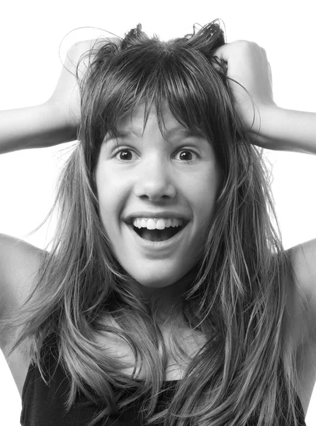 Porträtt av förvånad glada leende flicka isolerad på vit — Stockfoto