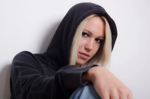 Portrait of the beautiful blond rapper girl — Stock Photo, Image